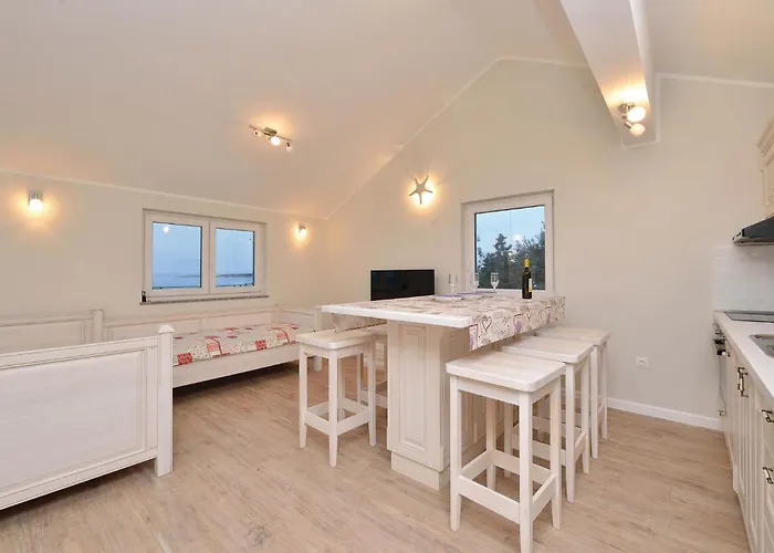 7 Bedroom Amazing In Košljun