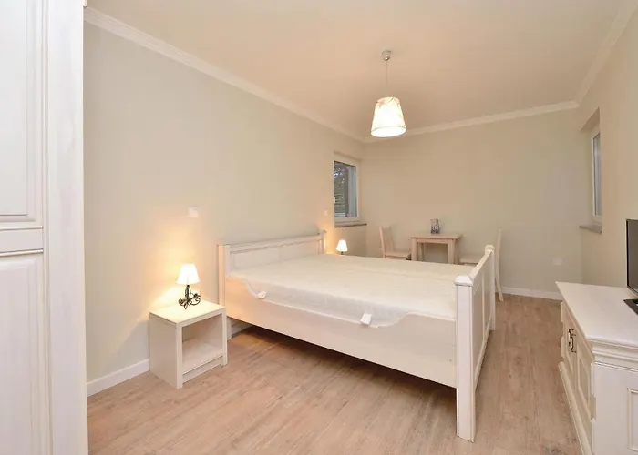 7 Bedroom Amazing In 펜션 Košljun