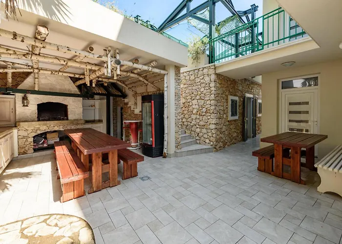 7 Bedroom Amazing In Košljun