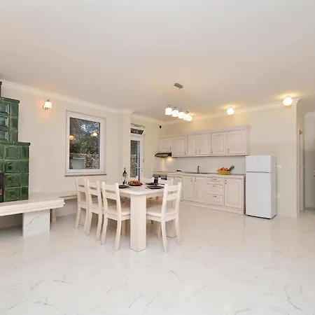 Дом отдыха 7 Bedroom Amazing In