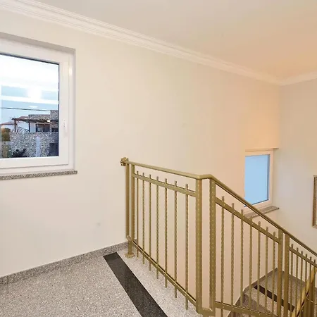 Дом отдыха 7 Bedroom Amazing In Kosljun