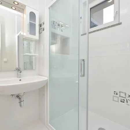 7 Bedroom Amazing In Дом отдыха *