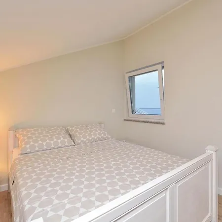 Дом отдыха 7 Bedroom Amazing In Kosljun