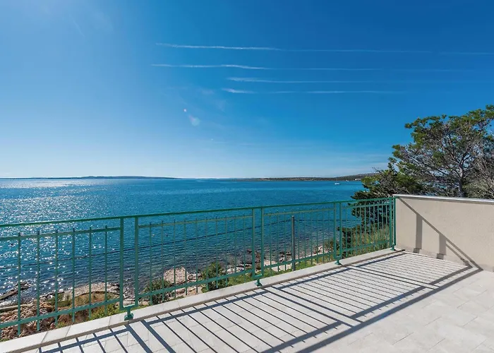 7 Bedroom Amazing In Nyaraló Košljun