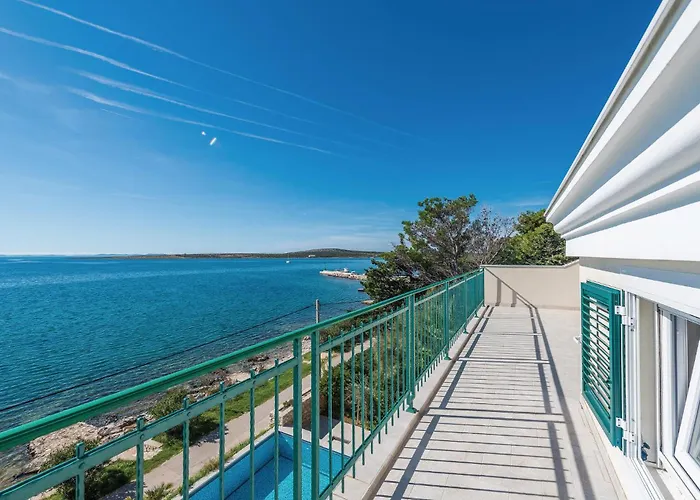 7 Bedroom Amazing In Nyaraló Košljun