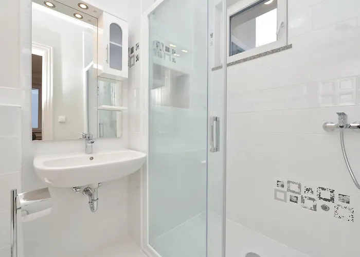 7 Bedroom Amazing In Hébergement de vacances *