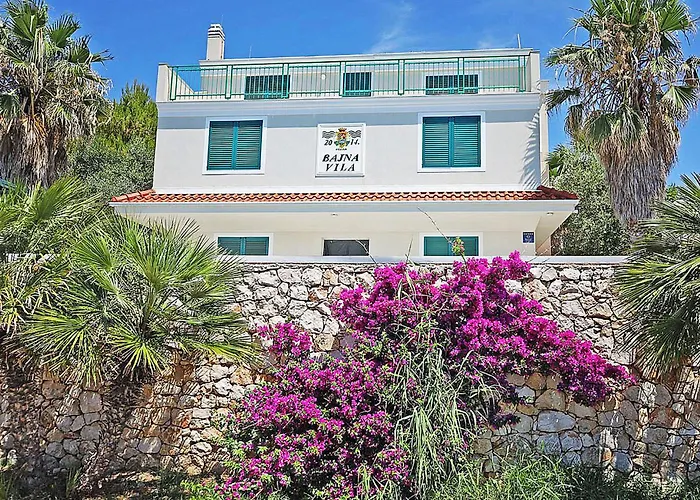 7 Bedroom Amazing In Košljun