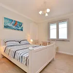 7 Bedroom Amazing In Σπίτι διακοπών Košljun