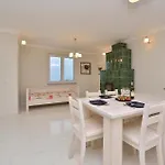 7 Bedroom Amazing In Σπίτι διακοπών Košljun