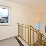 Σπίτι διακοπών 7 Bedroom Amazing In Košljun