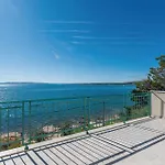 7 Bedroom Amazing In Σπίτι διακοπών Košljun
