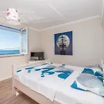 7 Bedroom Amazing In Σπίτι διακοπών Košljun