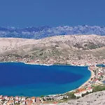 Σπίτι διακοπών 7 Bedroom Amazing In Košljun