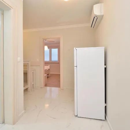 7 Bedroom Amazing In Košljun