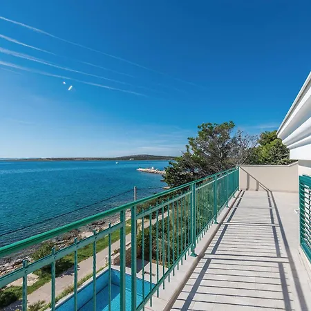 7 Bedroom Amazing In Feriehus Košljun