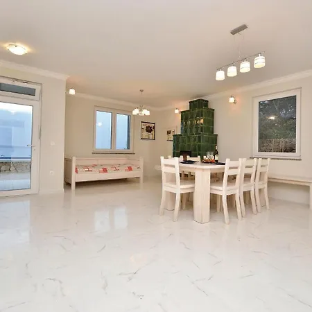 Feriehus 7 Bedroom Amazing In Košljun