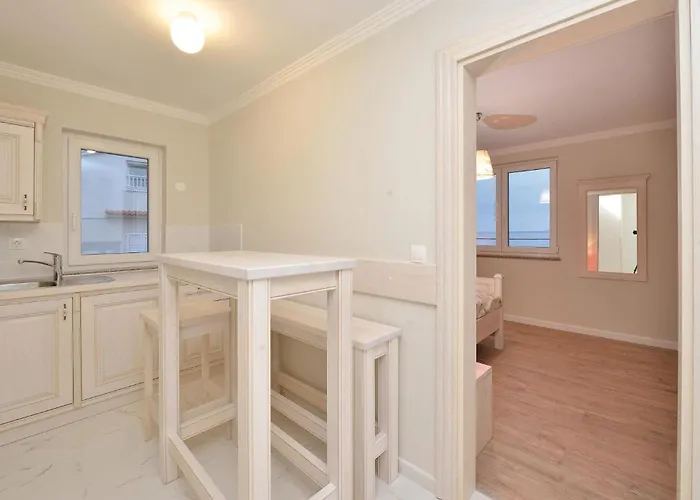 Vikendica 7 Bedroom Amazing In