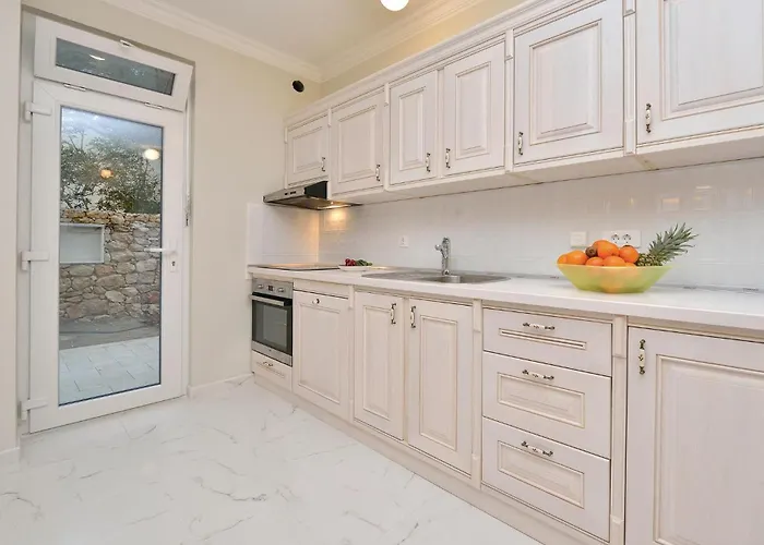 7 Bedroom Amazing In Vikendica *