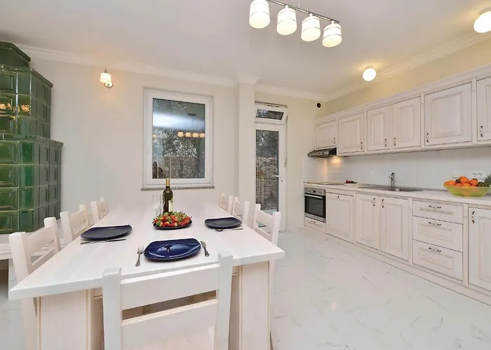 7 Bedroom Amazing In Vikendica *