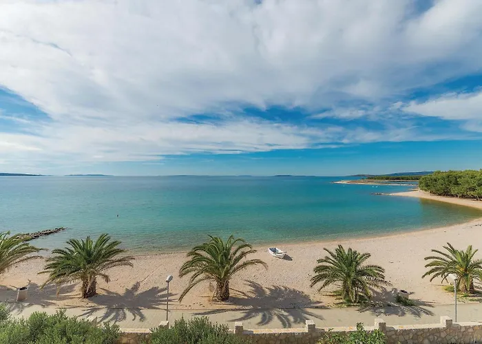 Vikendica 7 Bedroom Amazing In Kosljun