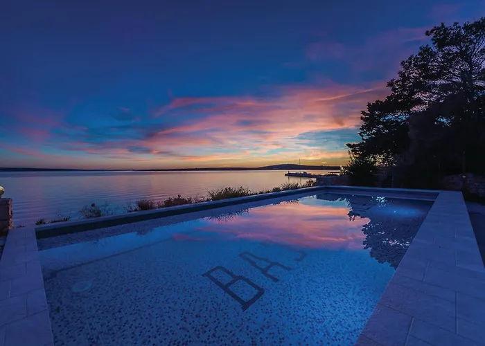 7 Bedroom Amazing In Kosljun