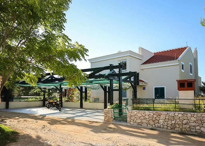 7 Bedroom Amazing In Vikendica *